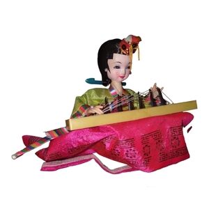 VINTAGE Japanese Geisha Collectible Doll 2